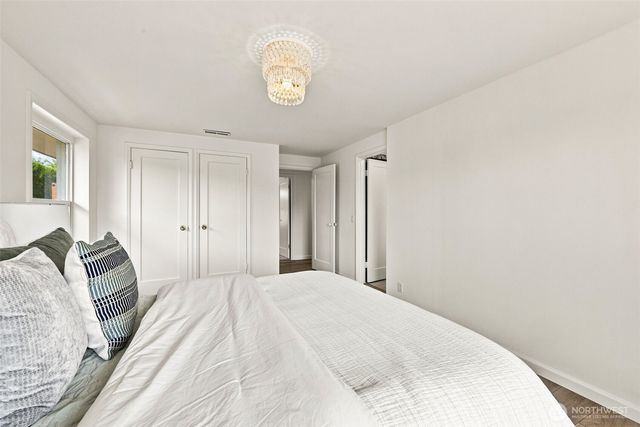 9810 Vineyard Crest, Bellevue, WA 98004