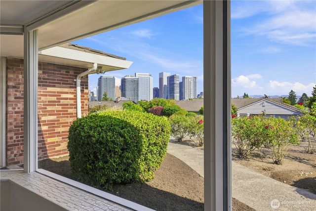 9810 Vineyard Crest, Bellevue, WA 98004