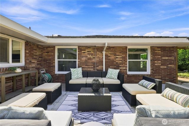 9810 Vineyard Crest, Bellevue, WA 98004