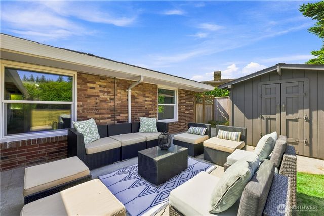 9810 Vineyard Crest, Bellevue, WA 98004