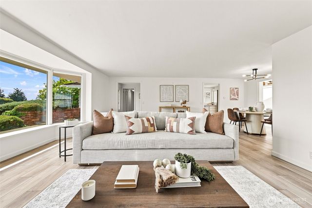 9810 Vineyard Crest, Bellevue, WA 98004