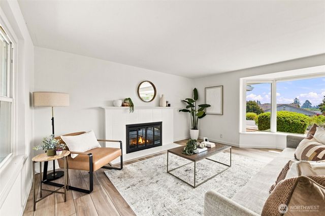 9810 Vineyard Crest, Bellevue, WA 98004
