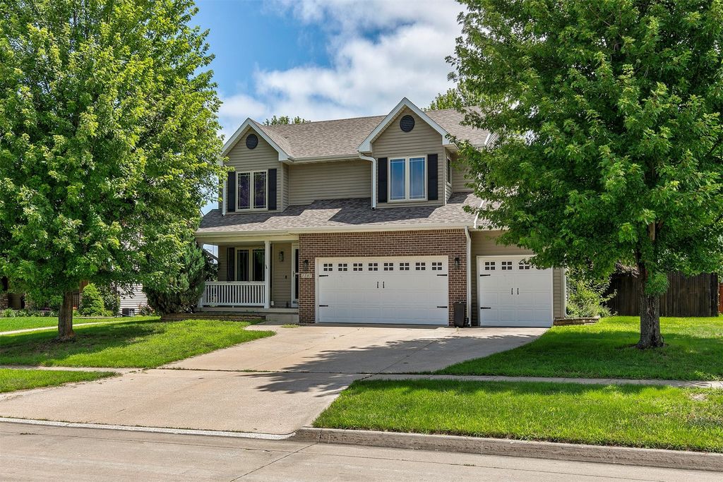 1107 Rosewood Drive, Altoona, IA 50009