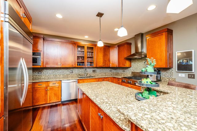 12212 S Richard Avenue, Palos Heights, IL 60463