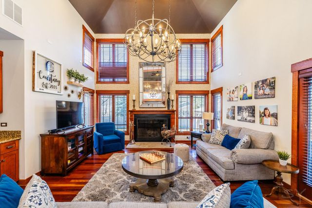 12212 S Richard Avenue, Palos Heights, IL 60463