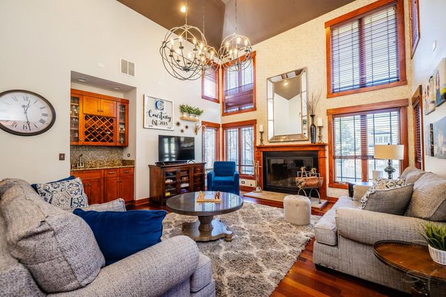 12212 S Richard Avenue, Palos Heights, IL 60463