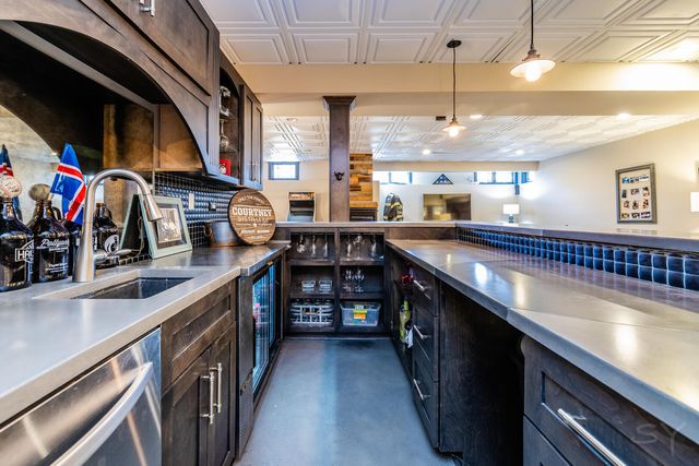 12212 S Richard Avenue, Palos Heights, IL 60463