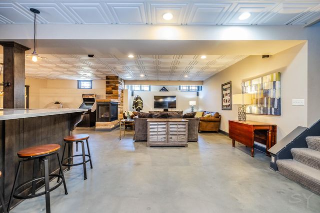 12212 S Richard Avenue, Palos Heights, IL 60463