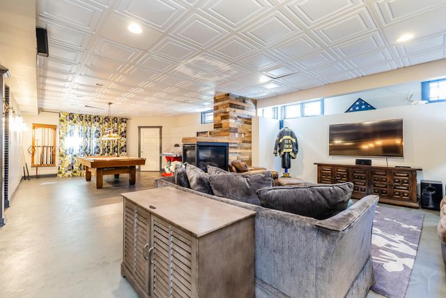 12212 S Richard Avenue, Palos Heights, IL 60463