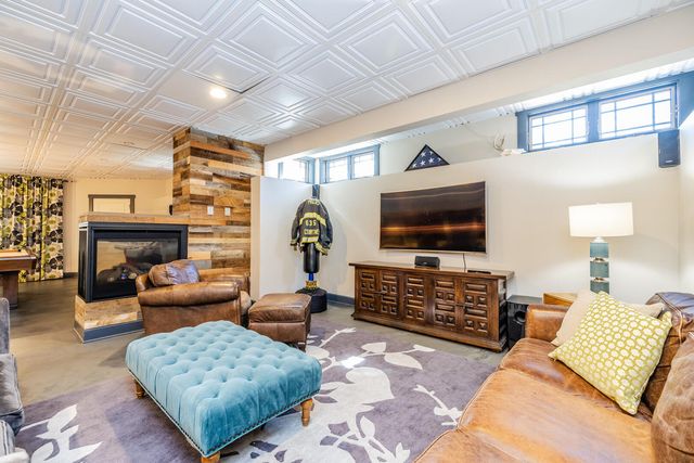 12212 S Richard Avenue, Palos Heights, IL 60463