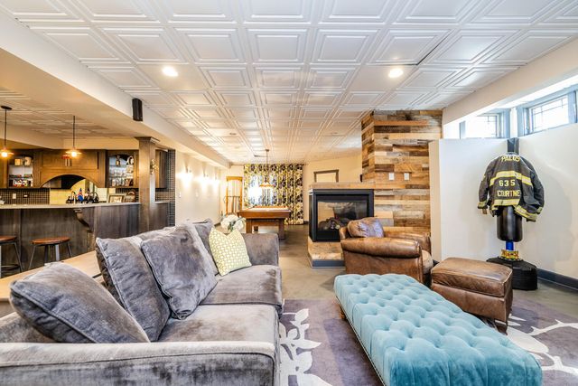 12212 S Richard Avenue, Palos Heights, IL 60463