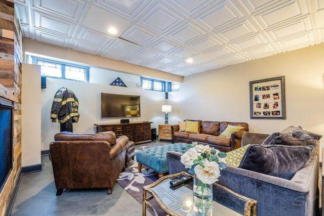 12212 S Richard Avenue, Palos Heights, IL 60463