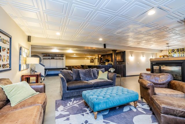 12212 S Richard Avenue, Palos Heights, IL 60463