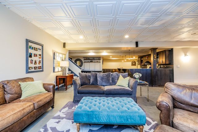 12212 S Richard Avenue, Palos Heights, IL 60463