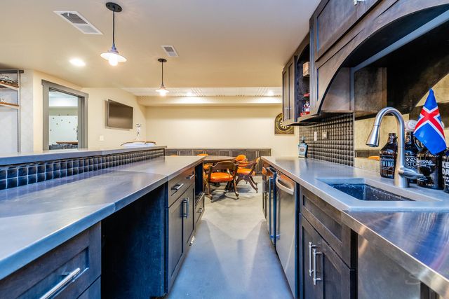 12212 S Richard Avenue, Palos Heights, IL 60463