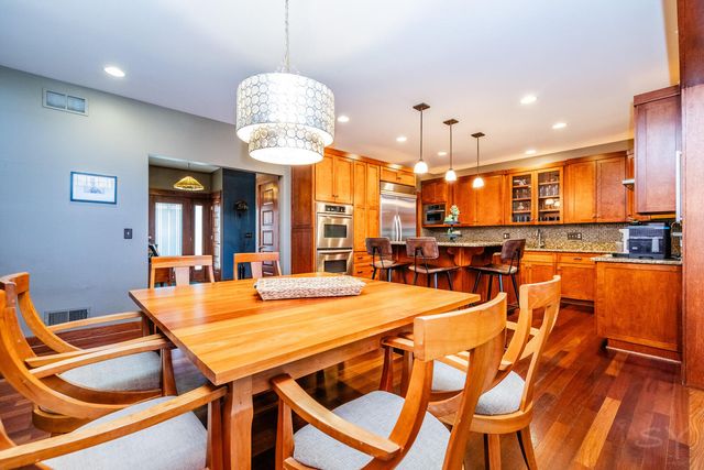 12212 S Richard Avenue, Palos Heights, IL 60463