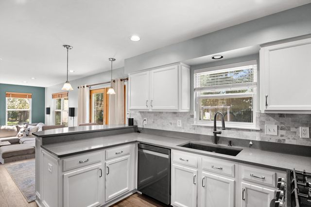 542 Waterford Drive, Oswego, IL 60543