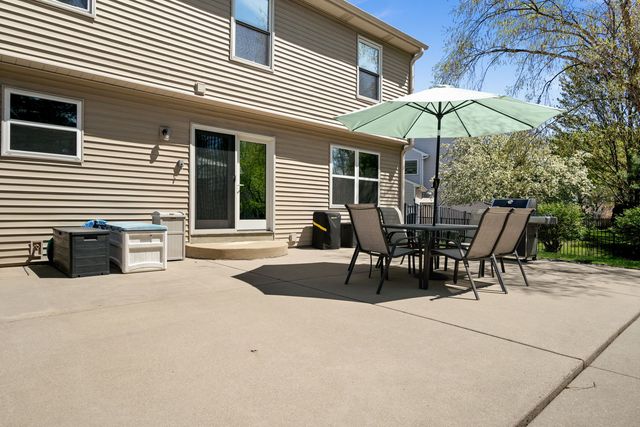 542 Waterford Drive, Oswego, IL 60543