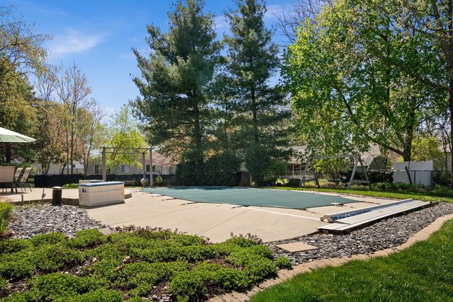 542 Waterford Drive, Oswego, IL 60543