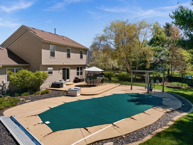542 Waterford Drive, Oswego, IL 60543
