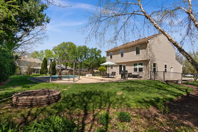 542 Waterford Drive, Oswego, IL 60543