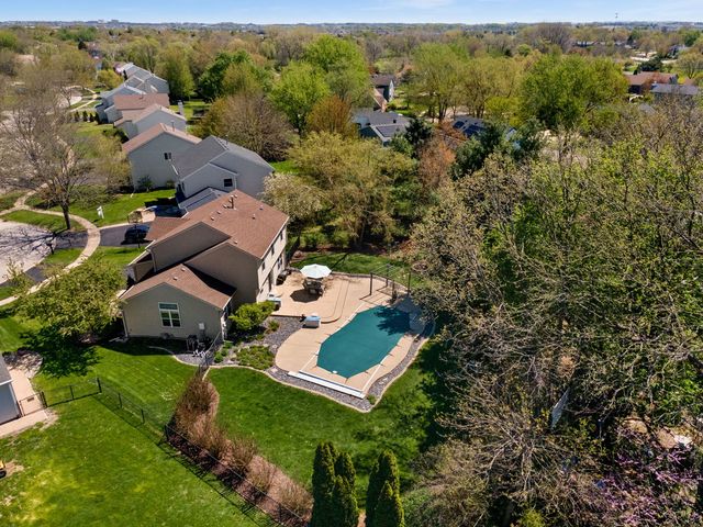 542 Waterford Drive, Oswego, IL 60543