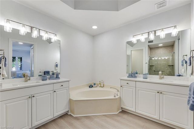 805 Bentwater CIR 104, Naples, FL 34108