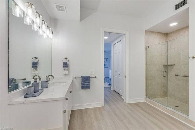 805 Bentwater CIR 104, Naples, FL 34108