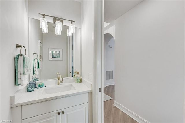 805 Bentwater CIR 104, Naples, FL 34108