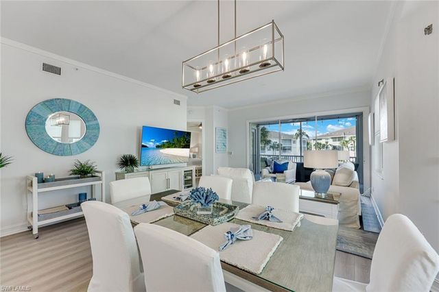 805 Bentwater CIR 104, Naples, FL 34108