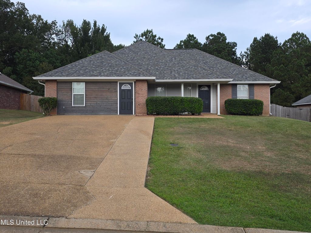 563 Eaglewood Drive, Florence, MS 39073