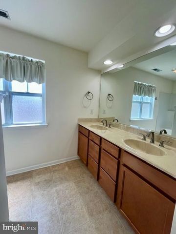 121 ROCK LEDGE CT, Milford, DE 19963