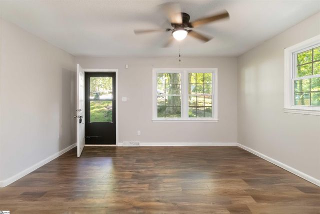 102 Padgett Court, Wellford, SC 29385