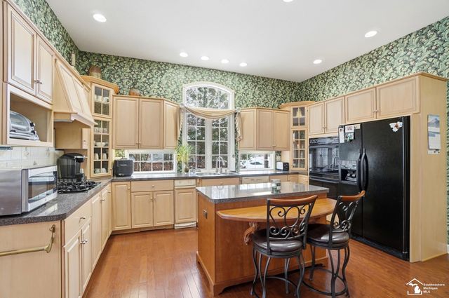 3158 Deer Creek Drive, Lambertville, MI 48144