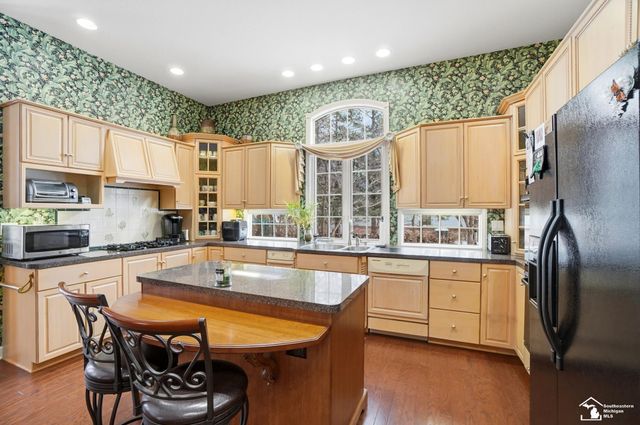 3158 Deer Creek Drive, Lambertville, MI 48144