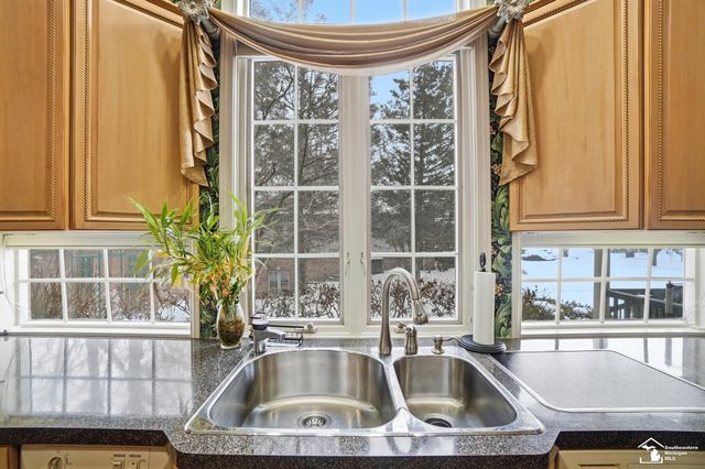 3158 Deer Creek Drive, Lambertville, MI 48144