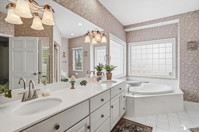 3158 Deer Creek Drive, Lambertville, MI 48144