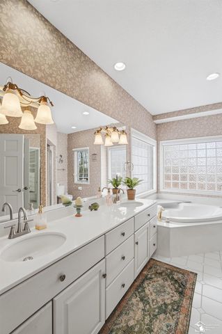 3158 Deer Creek Drive, Lambertville, MI 48144