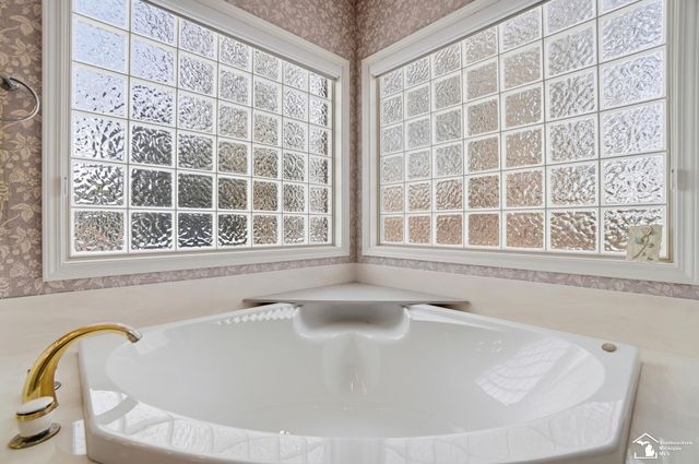 3158 Deer Creek Drive, Lambertville, MI 48144