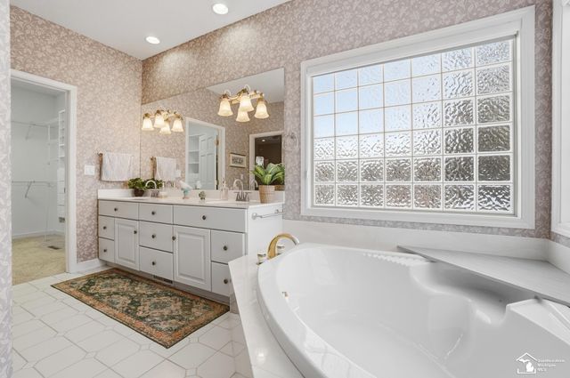 3158 Deer Creek Drive, Lambertville, MI 48144