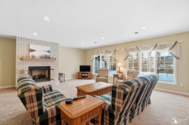 3158 Deer Creek Drive, Lambertville, MI 48144