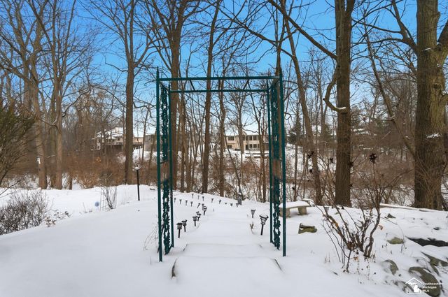 3158 Deer Creek Drive, Lambertville, MI 48144