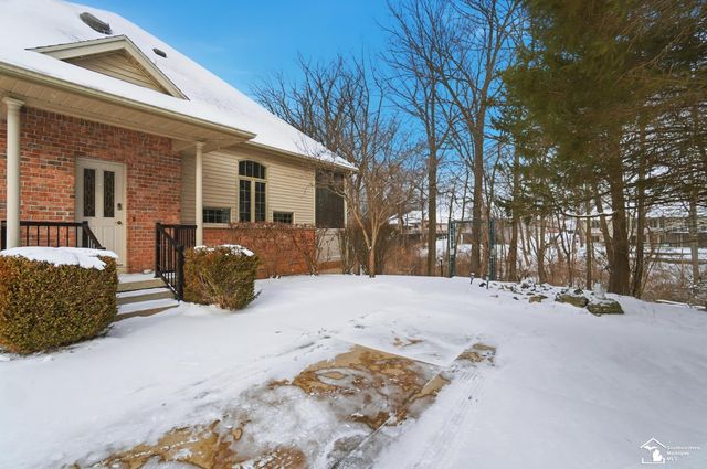 3158 Deer Creek Drive, Lambertville, MI 48144