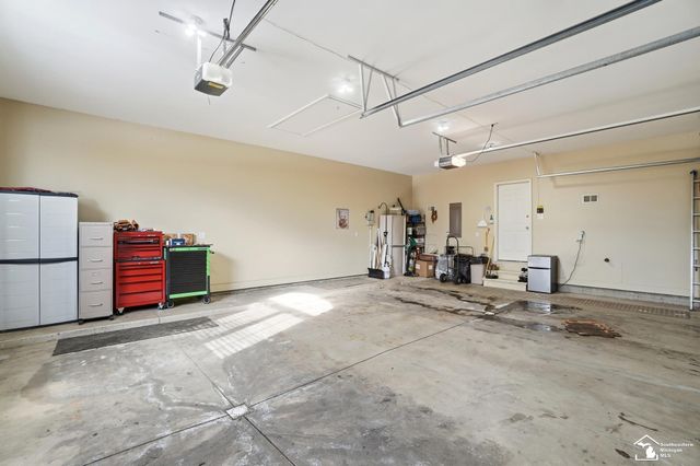 3158 Deer Creek Drive, Lambertville, MI 48144