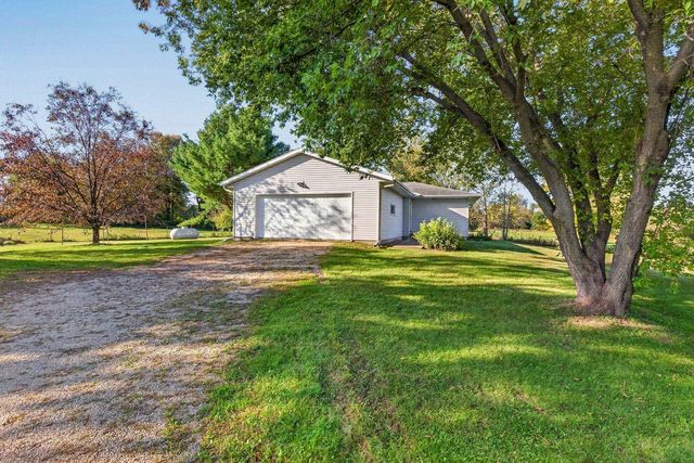 E7943 STATE ROAD 54, New London, WI 54961