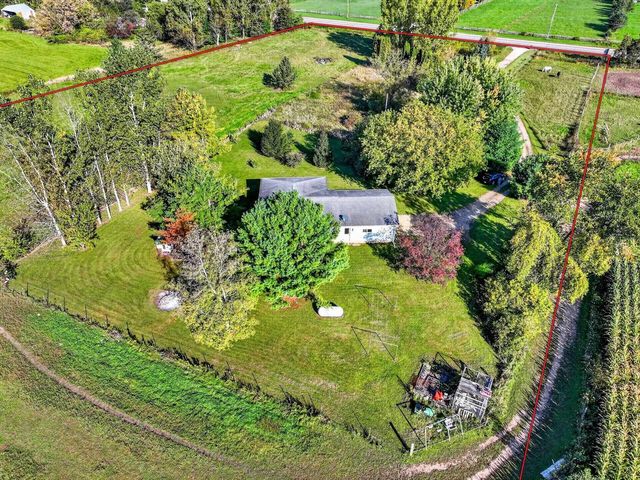 E7943 STATE ROAD 54, New London, WI 54961
