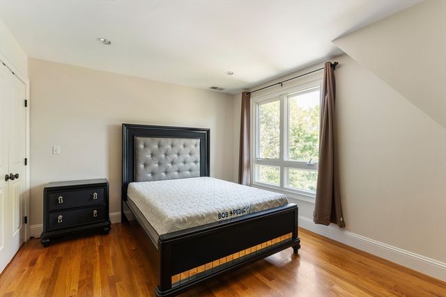 103 Levbert Rd 103, Newton, MA 02459