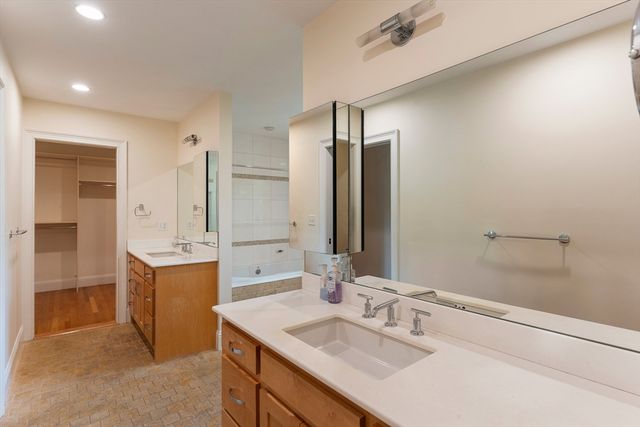 103 Levbert Rd 103, Newton, MA 02459