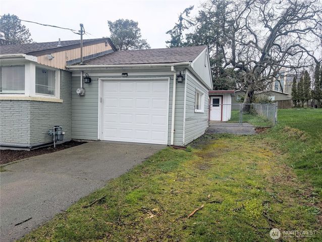1740 SE 6th Street, Oak Harbor, WA 98277