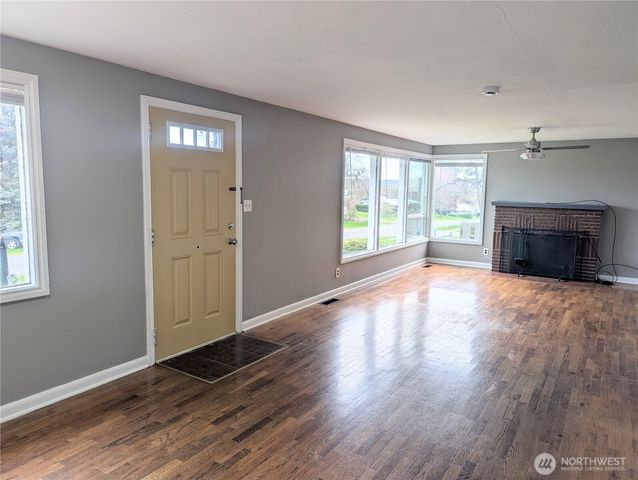 1740 SE 6th Street, Oak Harbor, WA 98277